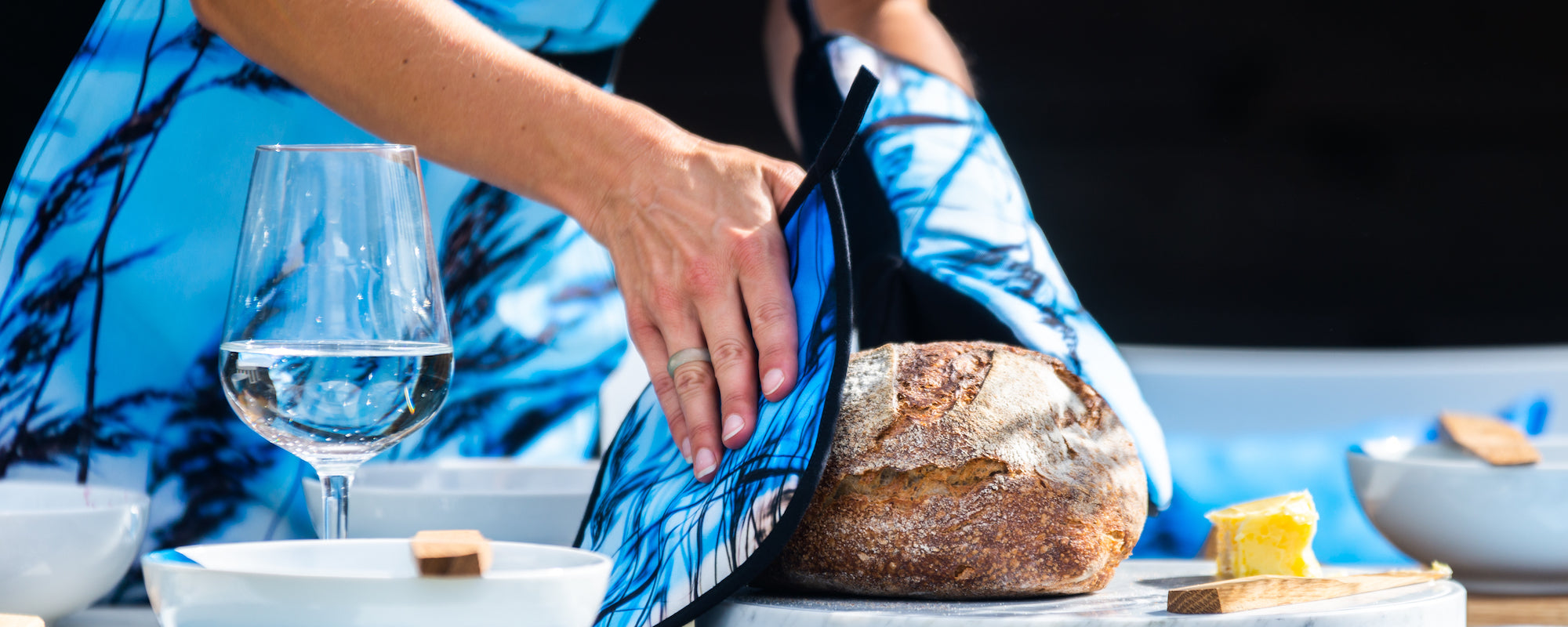 OVEN MITTS & POT HOLDERS