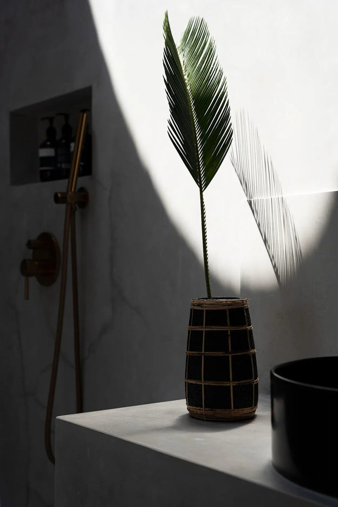The Cutie Vase - Black Natural - S