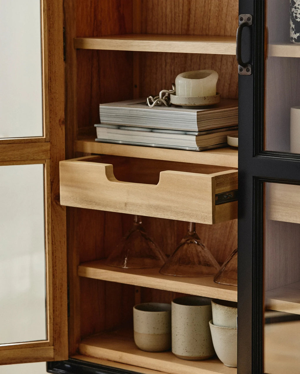 VIVA BLACK CABINET WALL