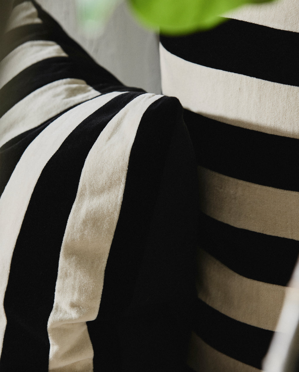 ALHENA BLACK STRIPES, CUSHION COVER, 50 x 70
