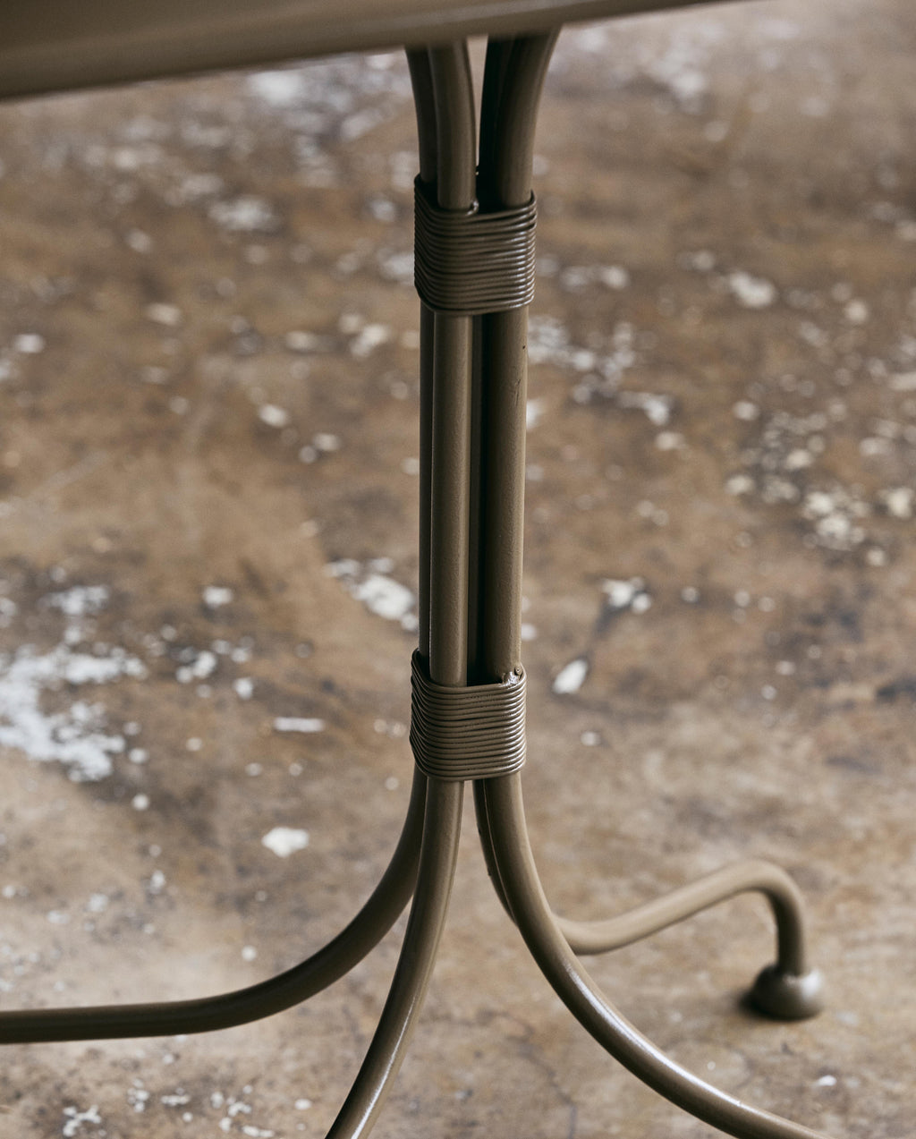 OLIVO GARDEN TABLE