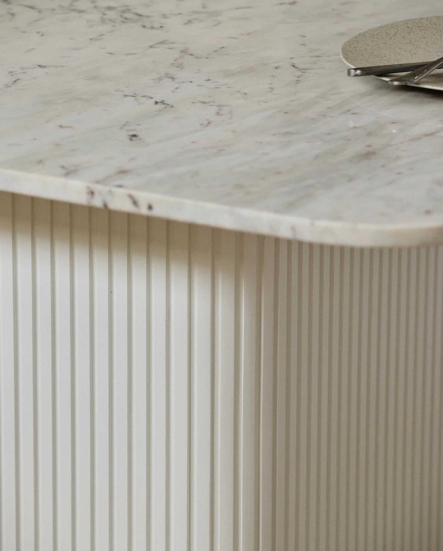 ERISO DINING TABLE, MARBLE, 95 x 150 CM