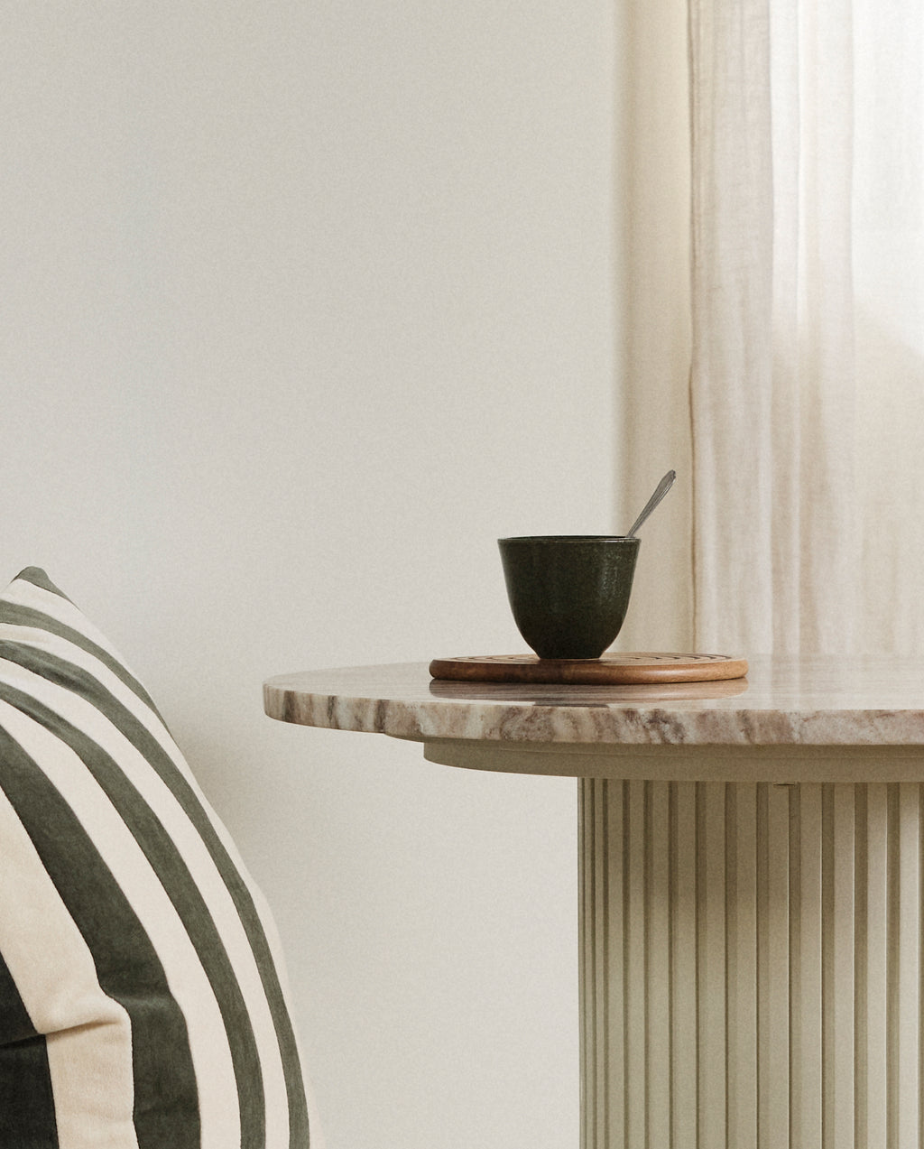 ERIE IVORY round cafe table, marble top, Ø 70