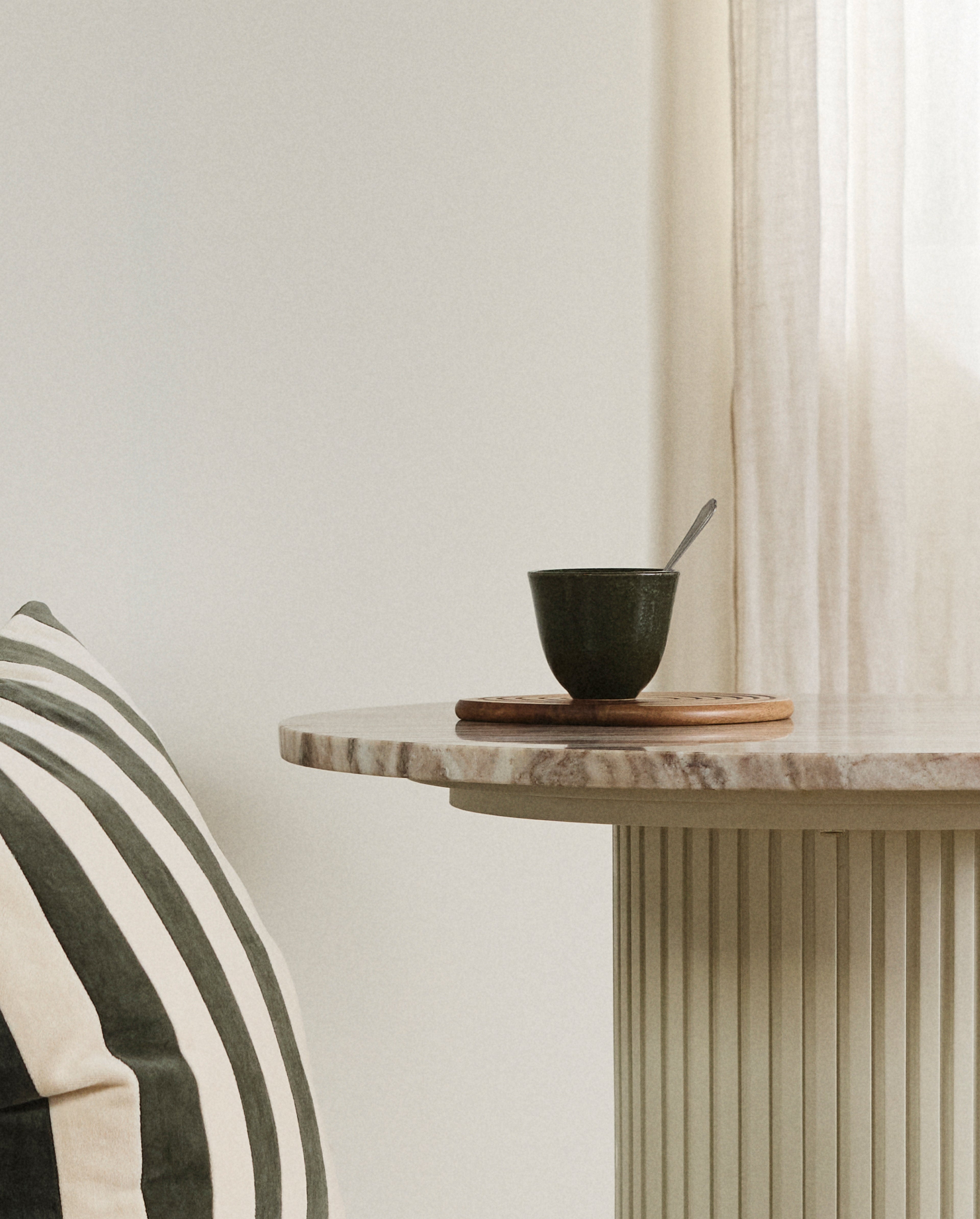 ERIE IVORY round cafe table, marble top, Ø 70