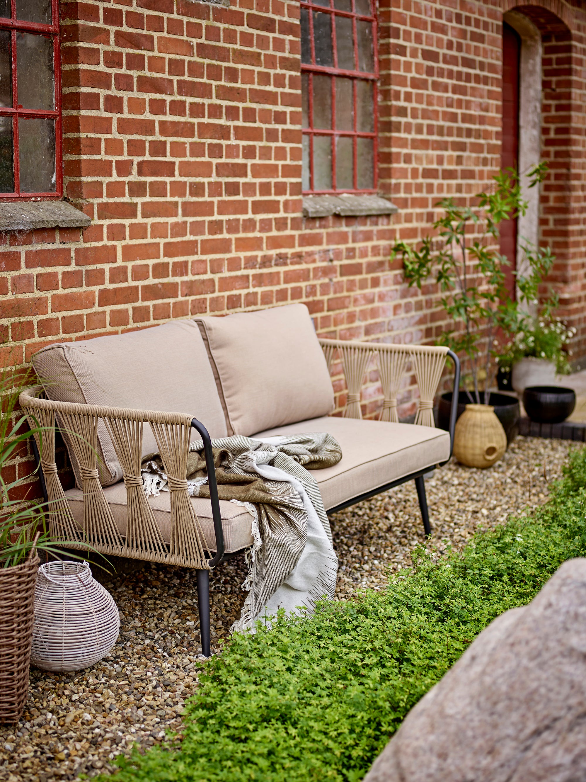 MUNDO PAVONE SOFA, BROWN-BEIGE, METAL