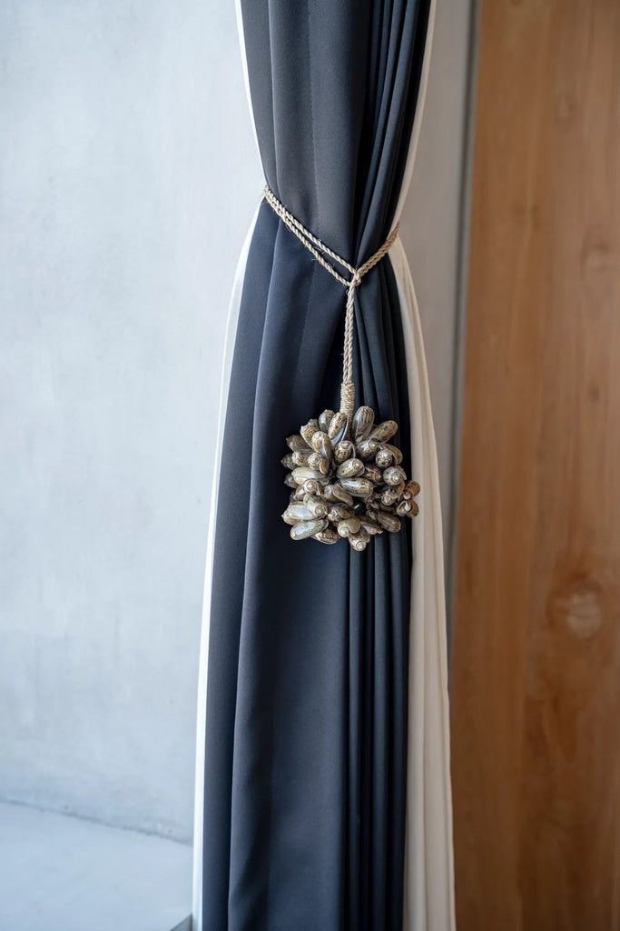 The Brown Cowrie Shell Tassel, H 50 cm