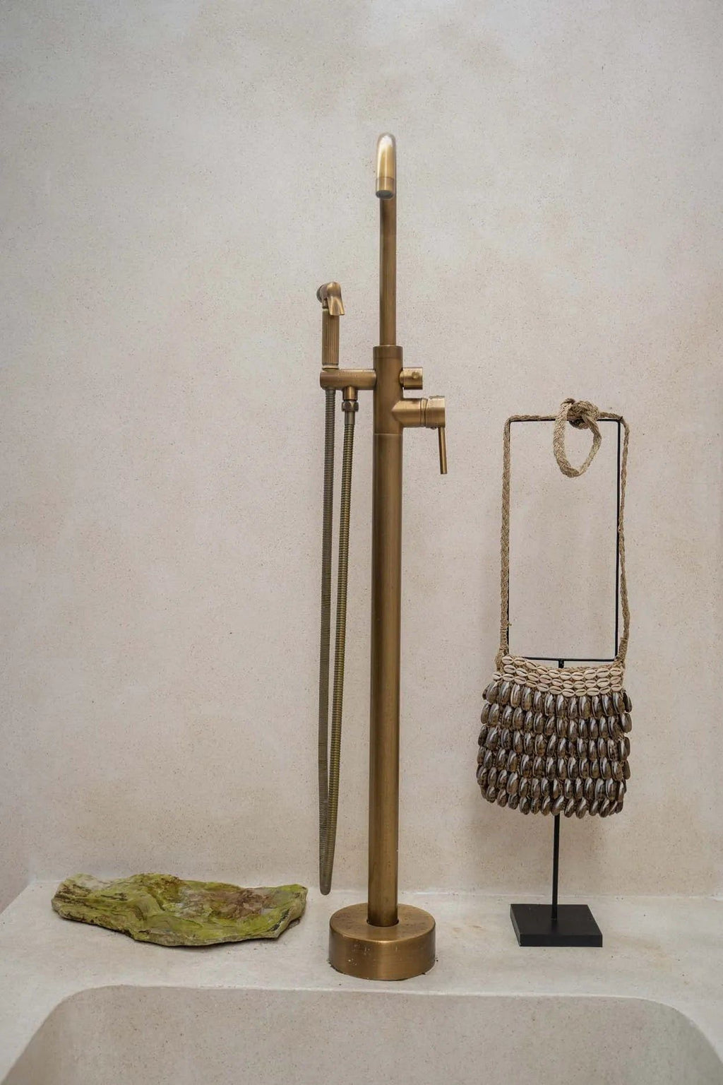 The Shell Purse on Stand, H 75 cm