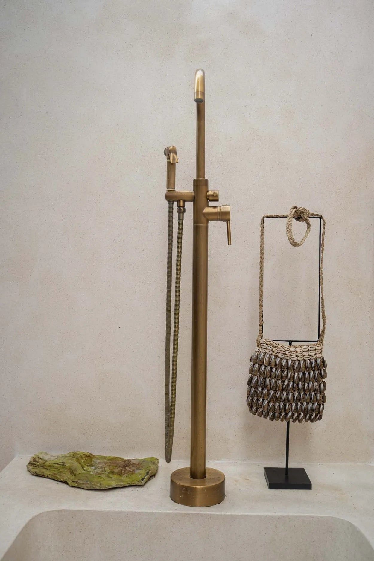 The Shell Purse on Stand, H 75 cm