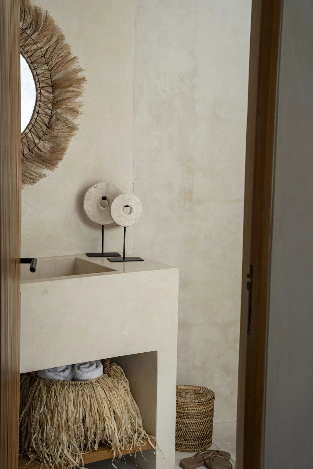 THE MARBLE DISC ON STAND - WHITE - Ø 20 cm