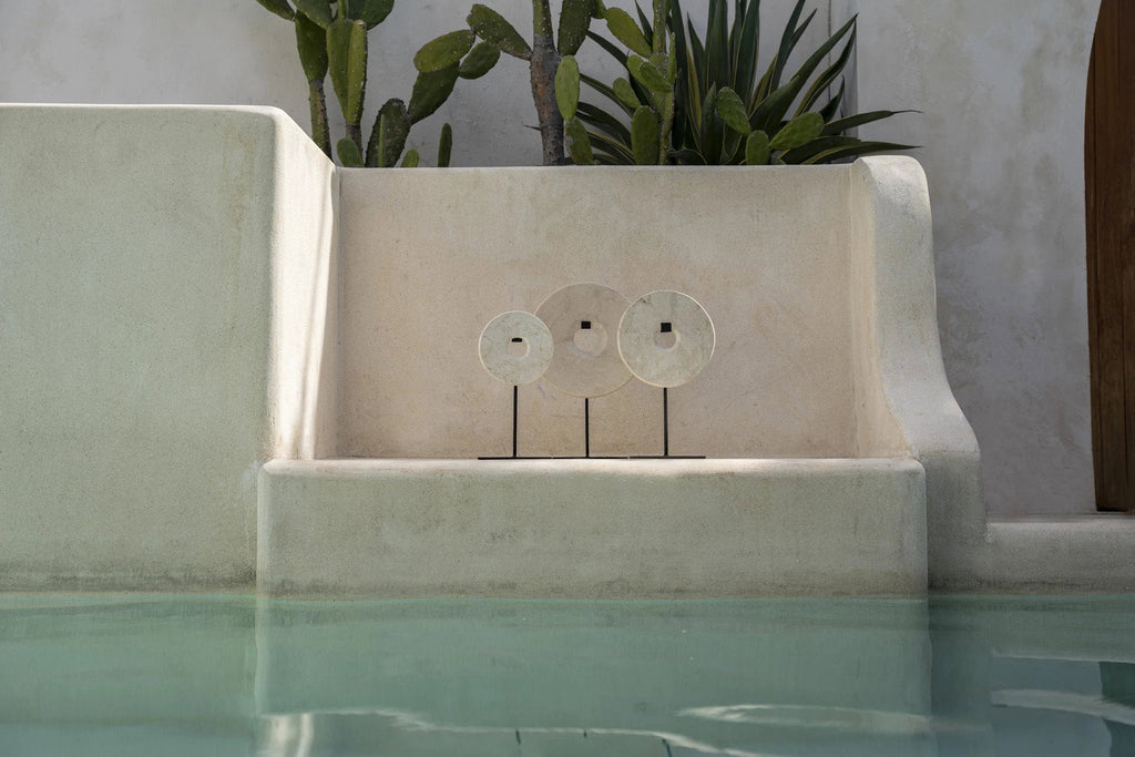 THE MARBLE DISC ON STAND - WHITE - Ø 20 cm