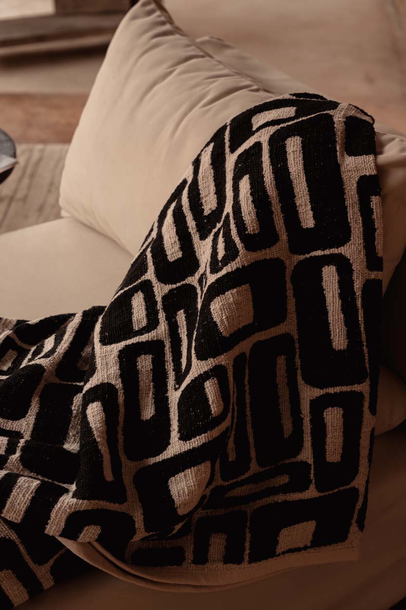 Aztec Bed Throw  128 x 240 cm- Natural Black