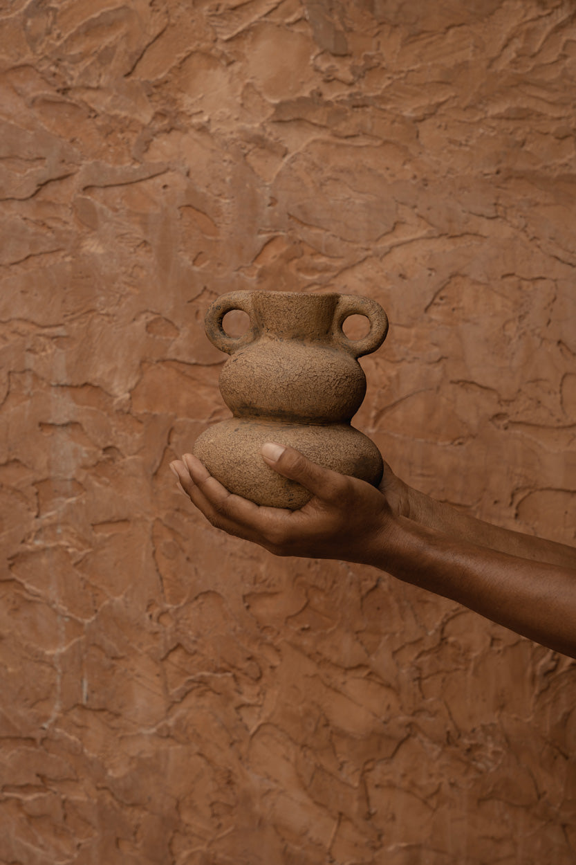 The Earthen Balance Vase - Sand - H 18 CM