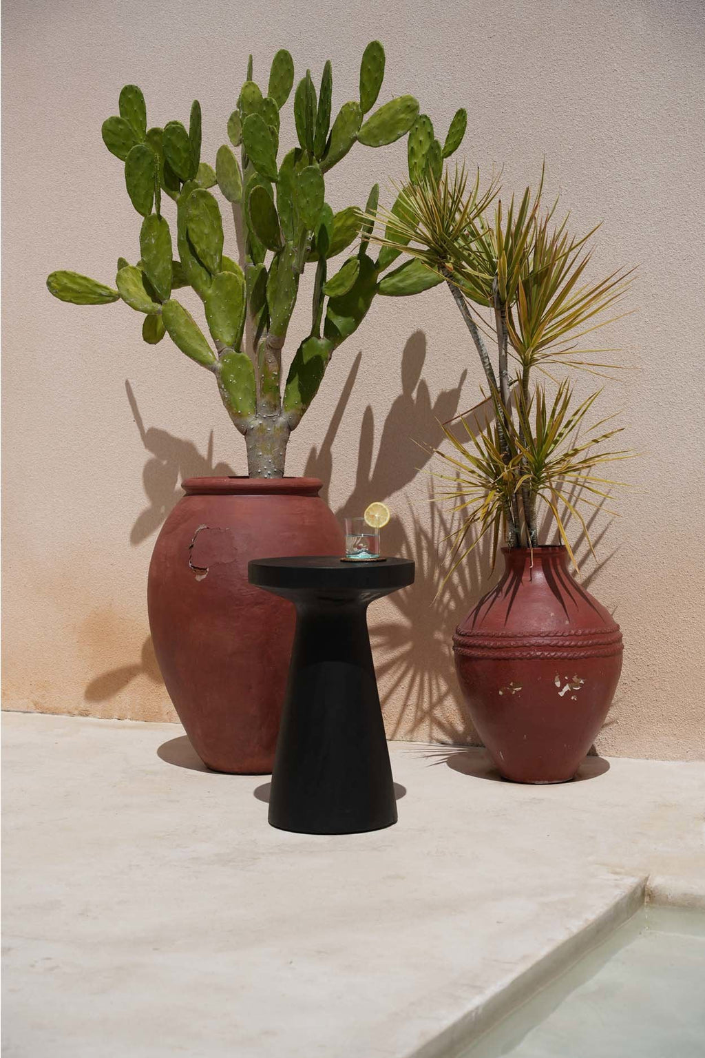 The Fiji Side Table - Black, D 40, H 60 CM