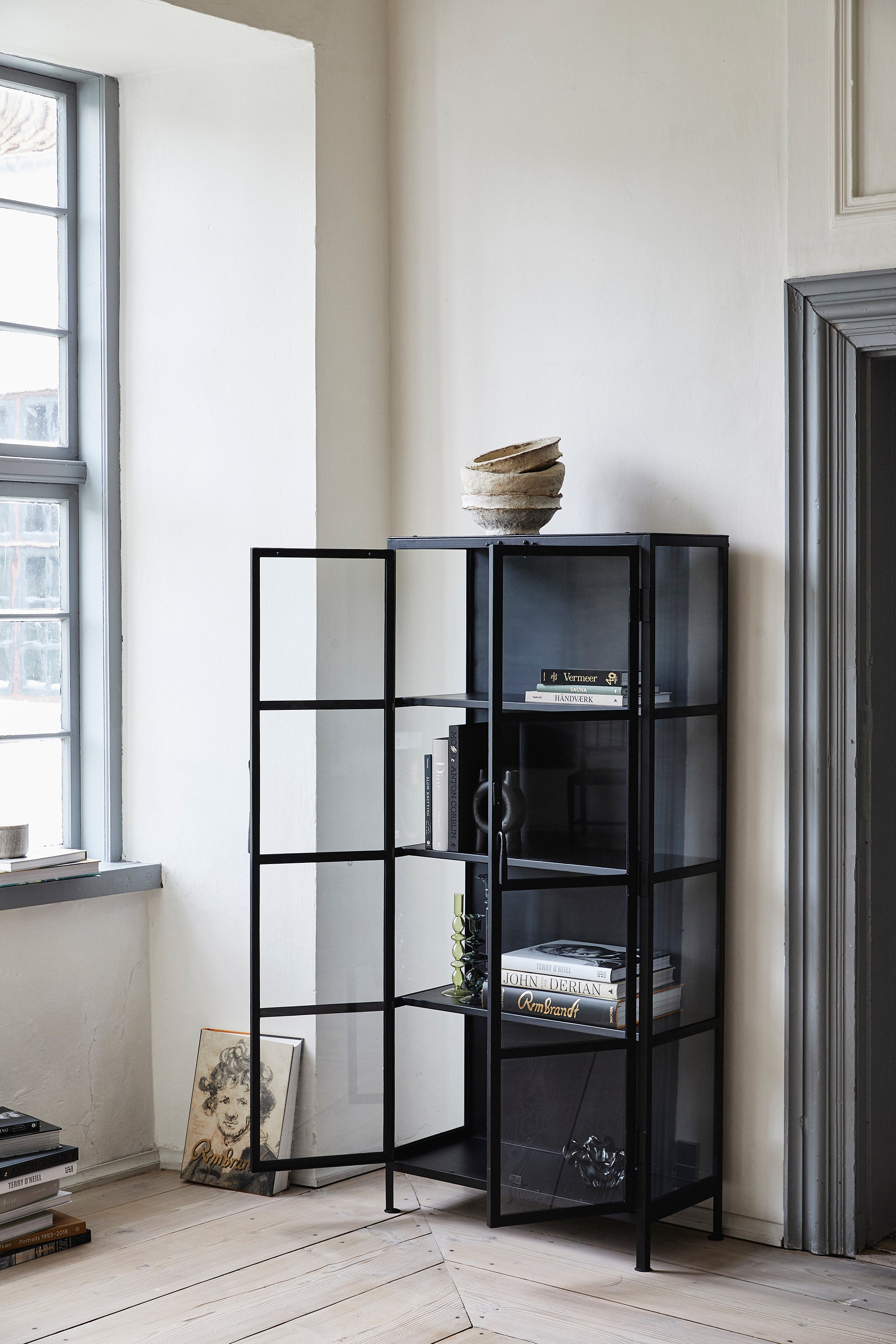MET PHOENIX BLACK CABINET, 2 DOORS, SMALL