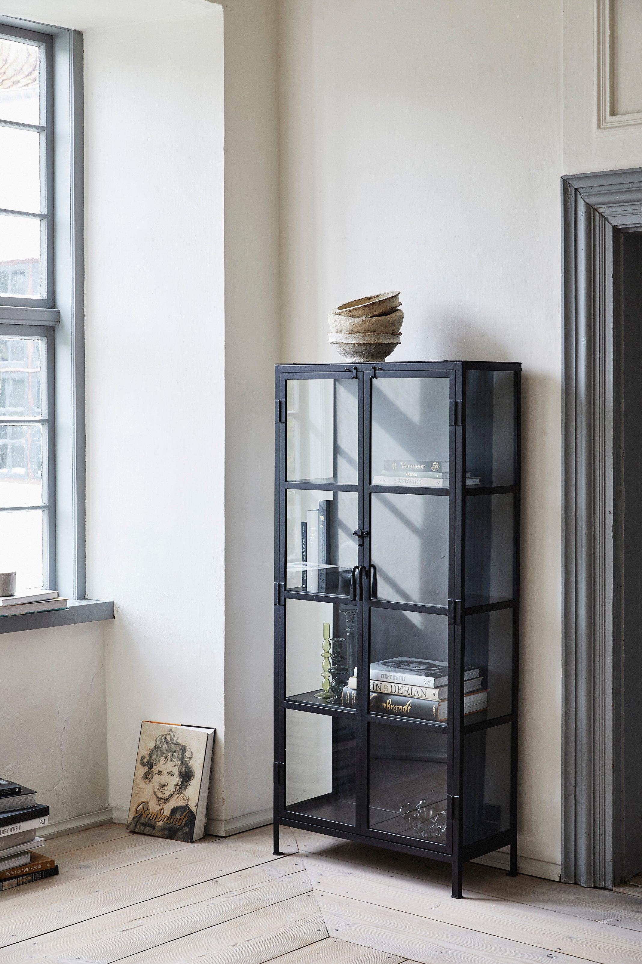 MET PHOENIX BLACK CABINET, 2 DOORS, SMALL