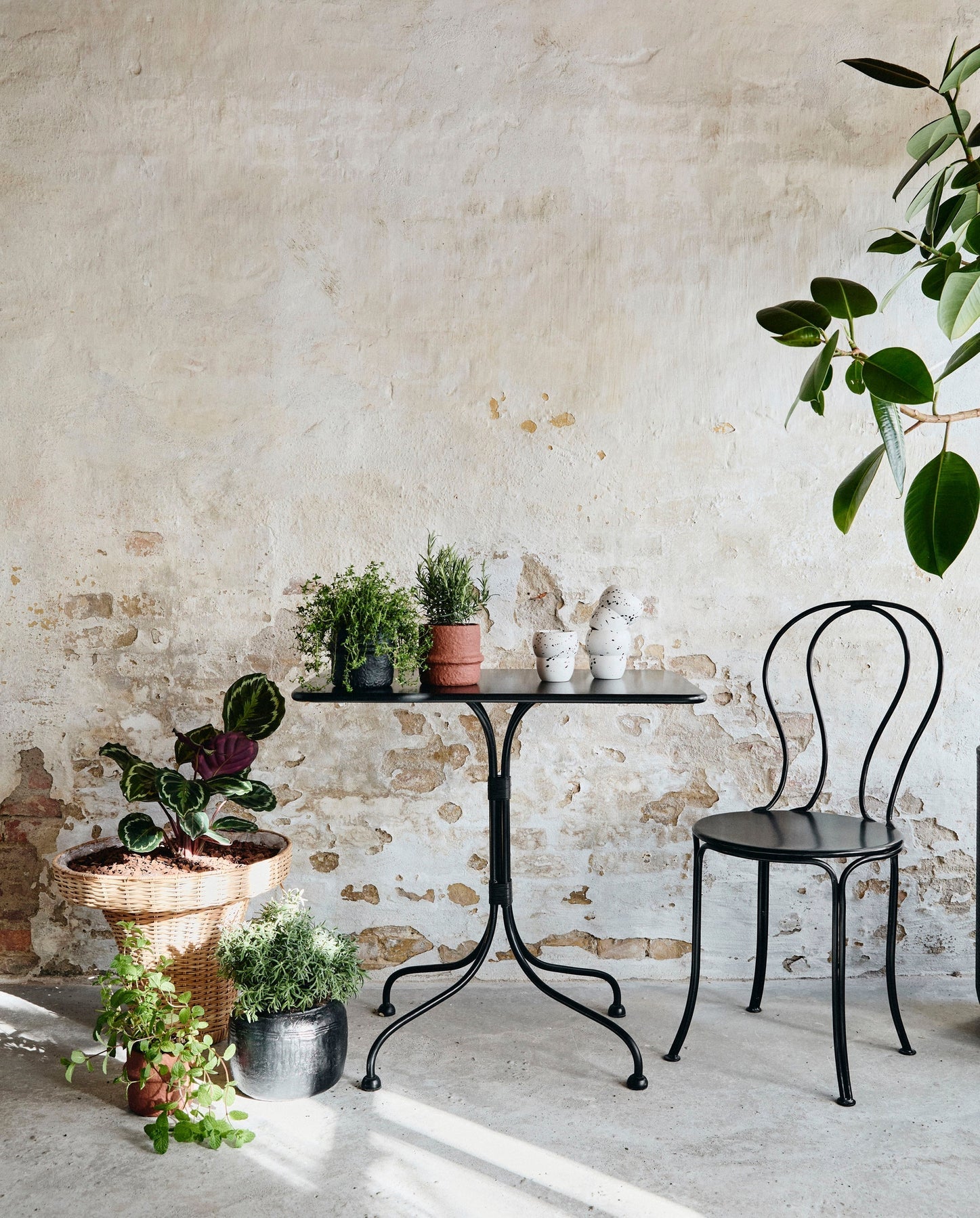 OLIVO BLACK GARDEN TABLE