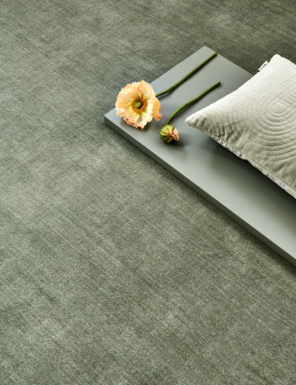 SOLID WOOL RUG - OLIVE