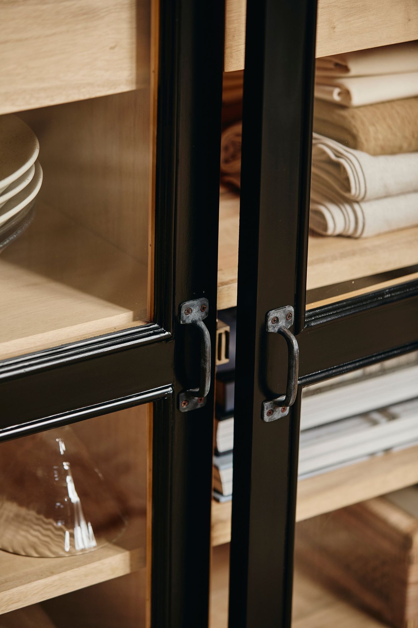 VIVA BLACK cabinet, LOW