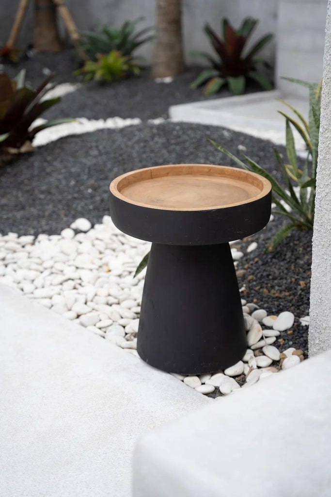 The Rayu Side Table - Black Natural, Suar Wood, Ø 40 cm