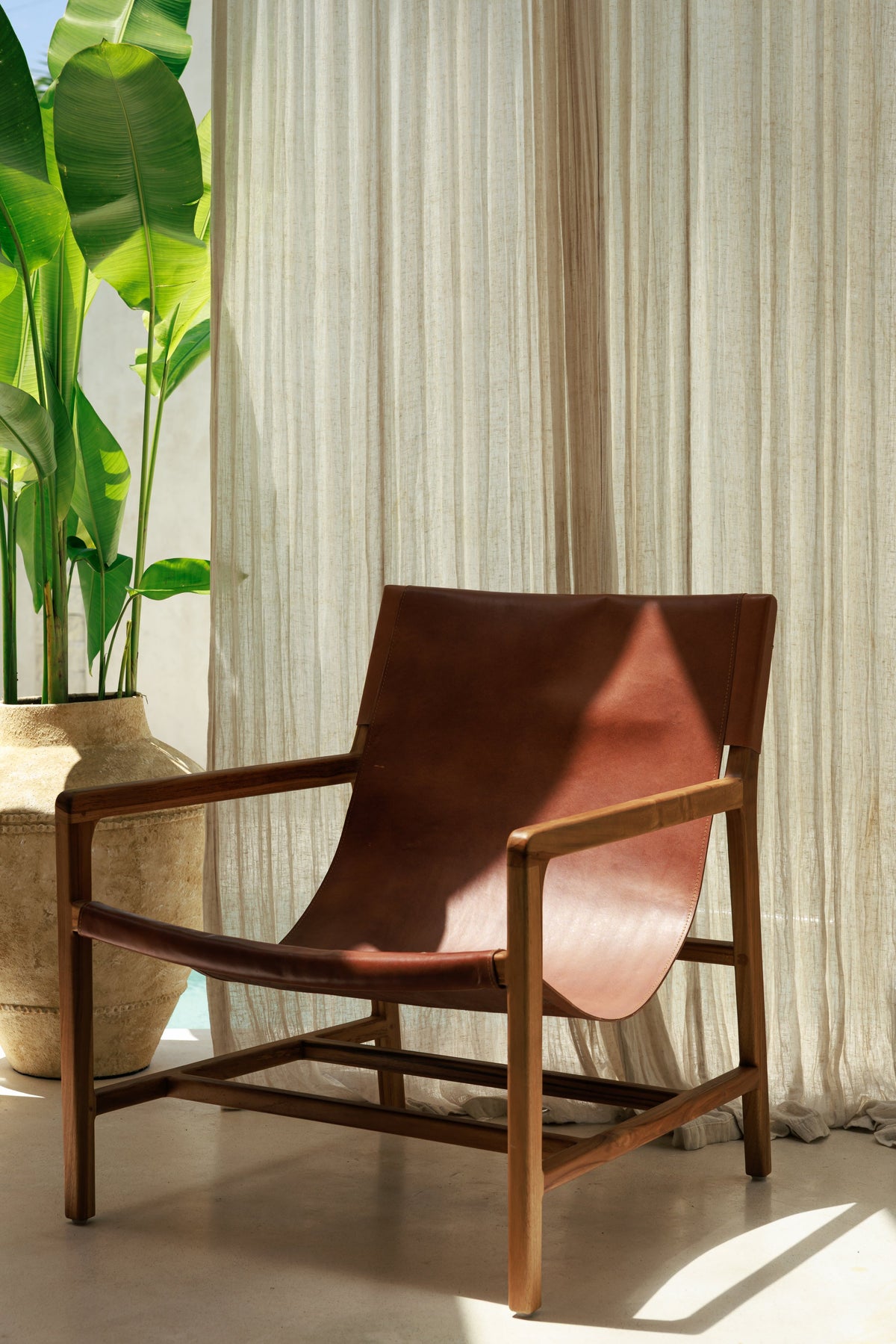 Hadi armchair in brown leather