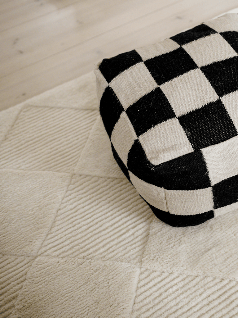 POUF SQUARE BLACK/NATURAL, Wool