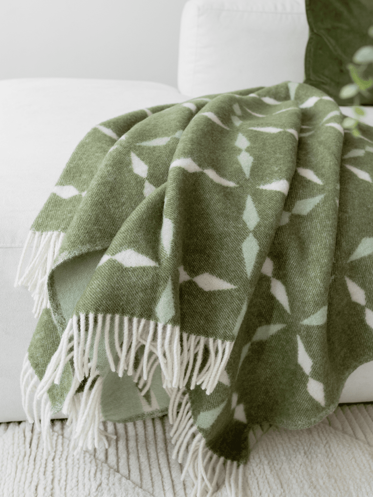 WOOL THROW, TILE GREEN, NEW ZEALAND WOOL, 130 x 180 CM