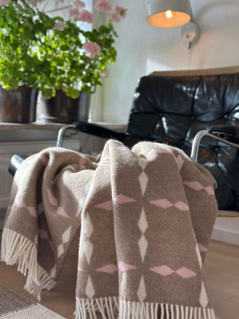 WOOL THROW, TILE PINK, NEW ZEALAND WOOL, 130 x 180 CM