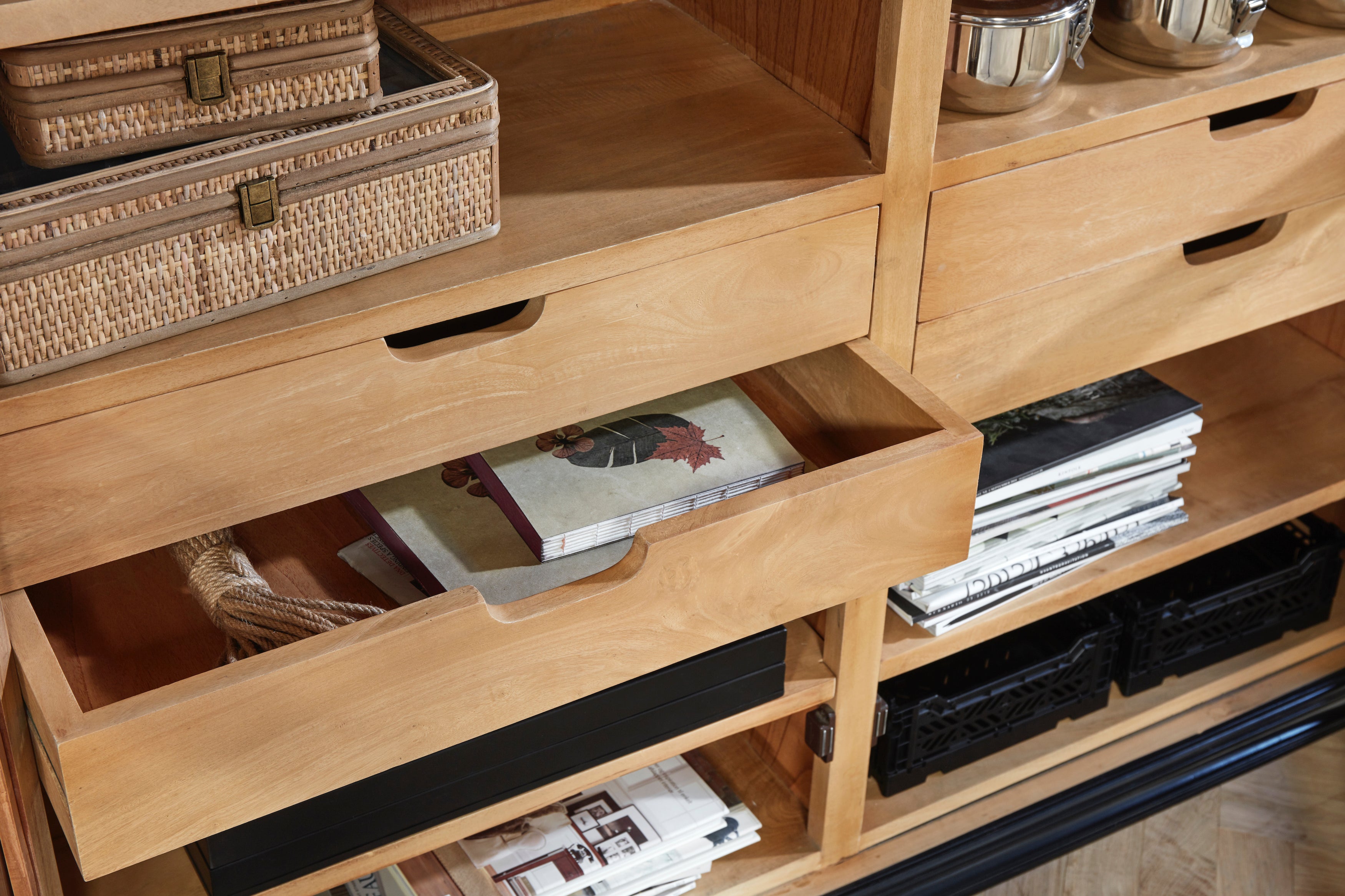 VIVA BLACK cabinet GRANDE