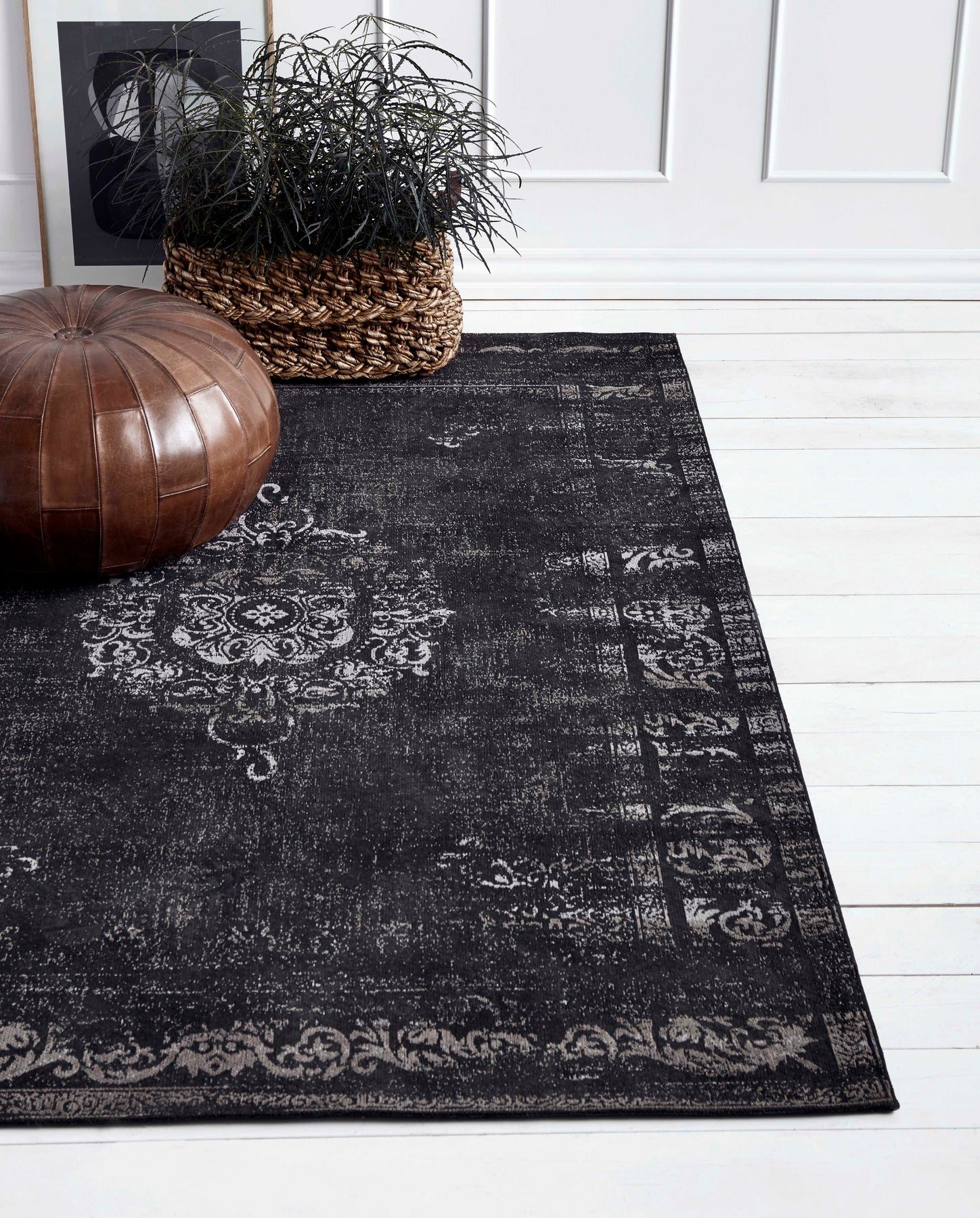 GRAND WOVEN RUG, DARK GREY/BLACK, 2 sizes