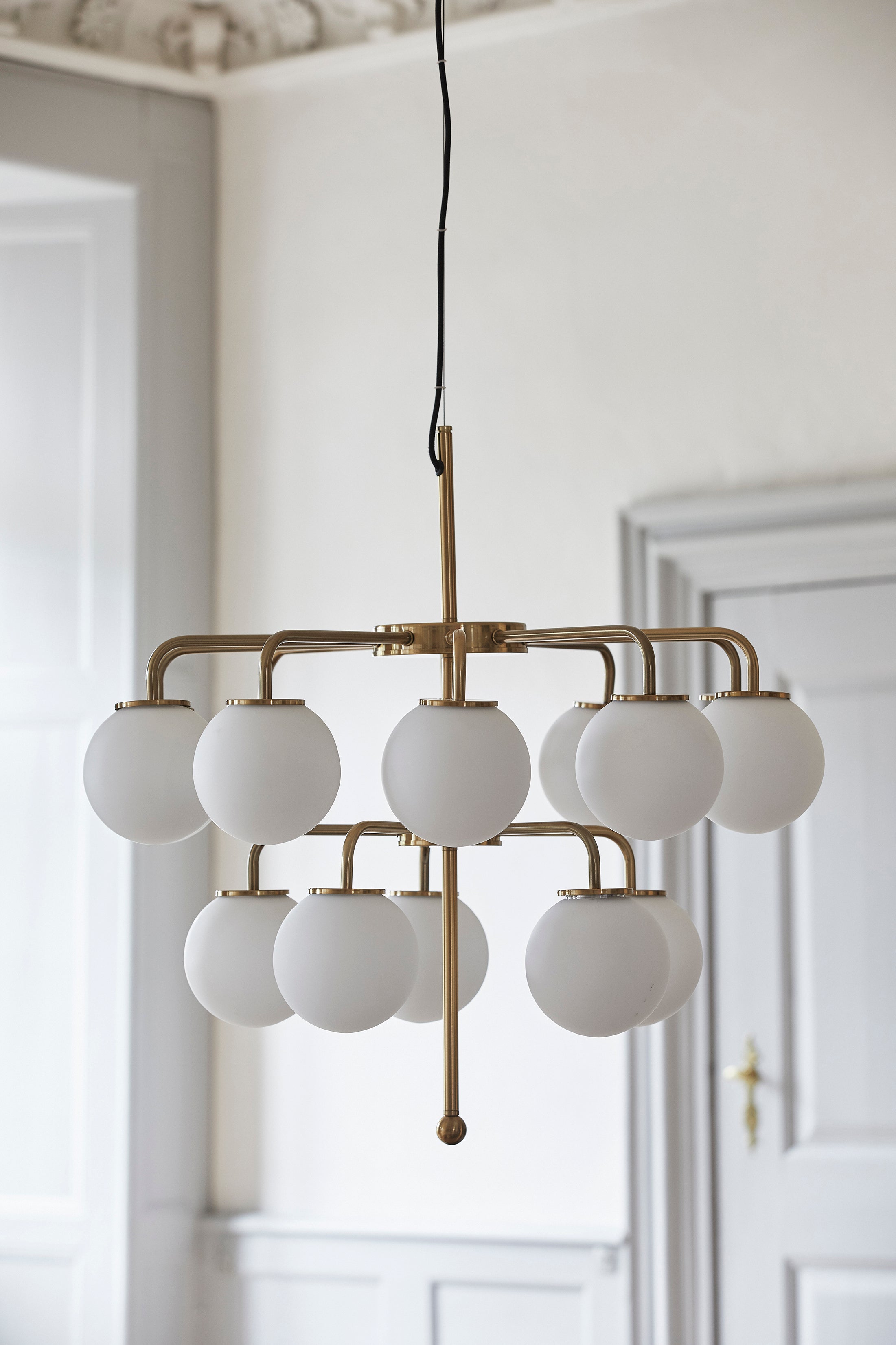 PALMA CHANDELIER, BRASS/WHITE