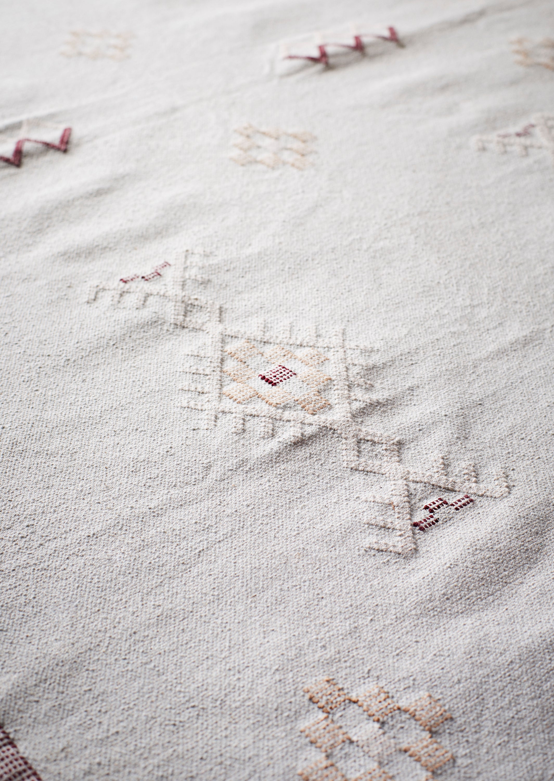HANDWOVEN INDIAN COTTON RUG, 120 x 180 CM