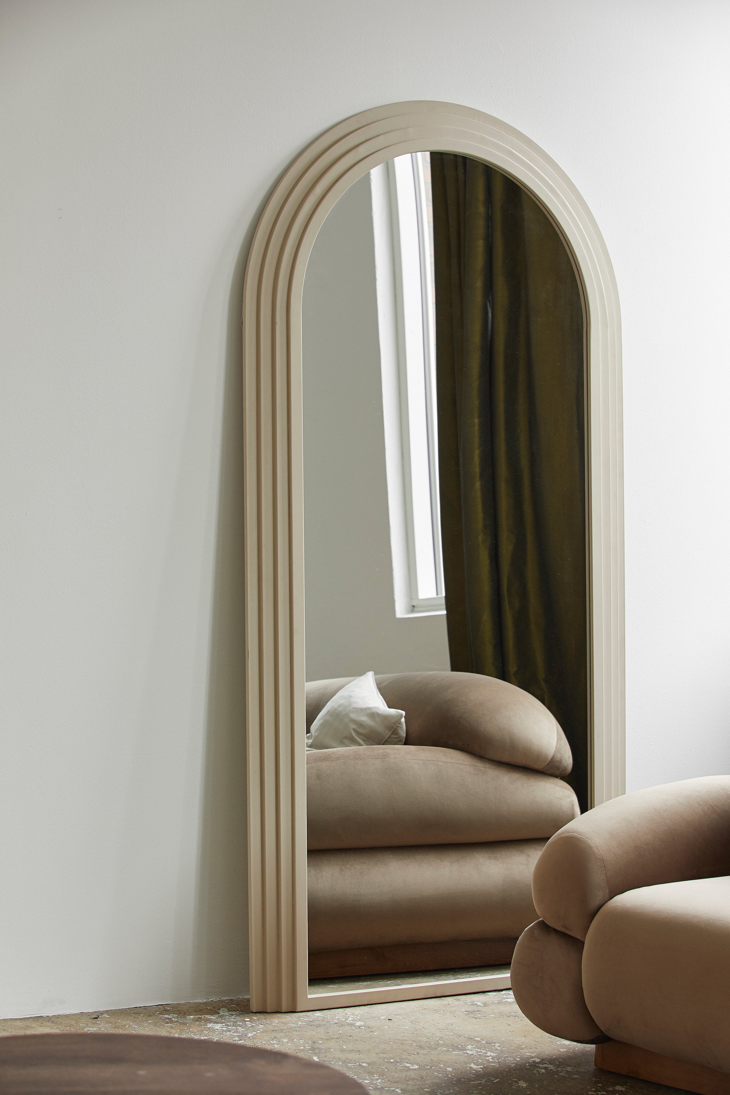 FALCO Mirror, sand